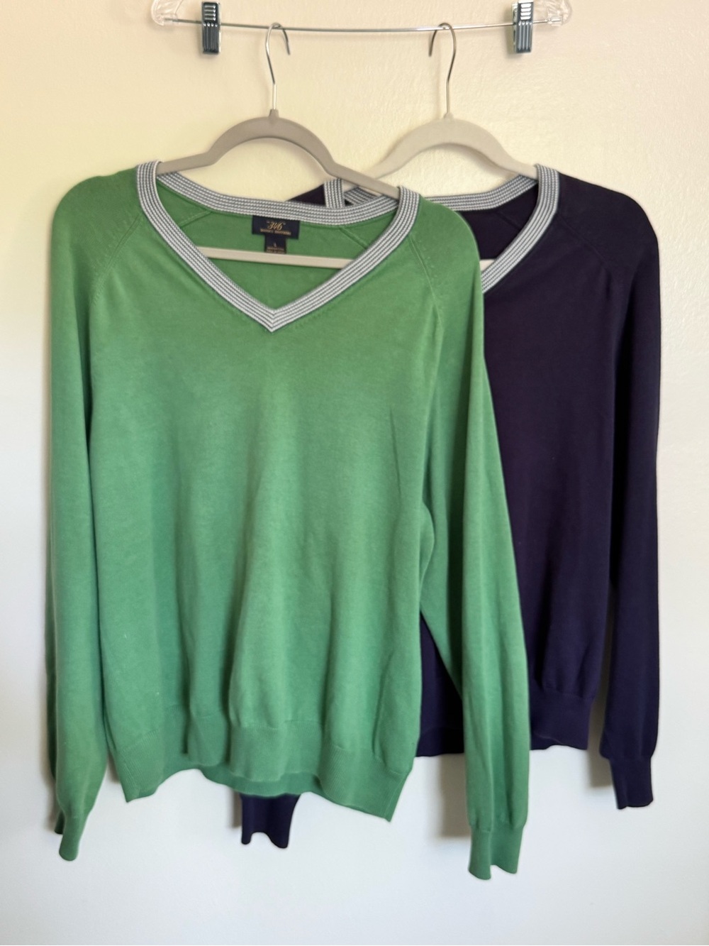 BROOKS BROTHERS 346 - Lot of 2 Men's Preppy V-Neck Sweaters -Size L -100% Cotton